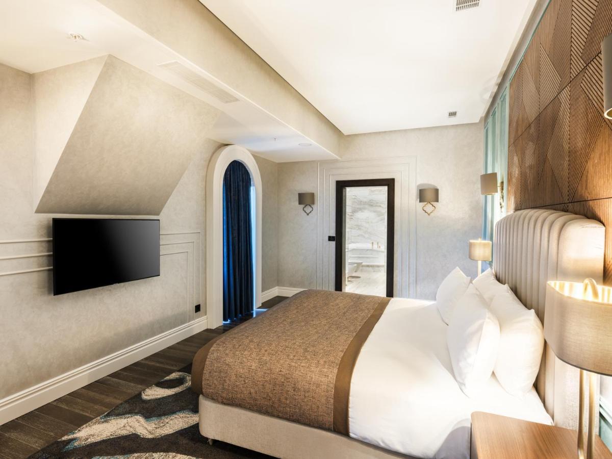 Intercontinental Baku By Ihg Hotel Exterior photo A bedroom at the hotel