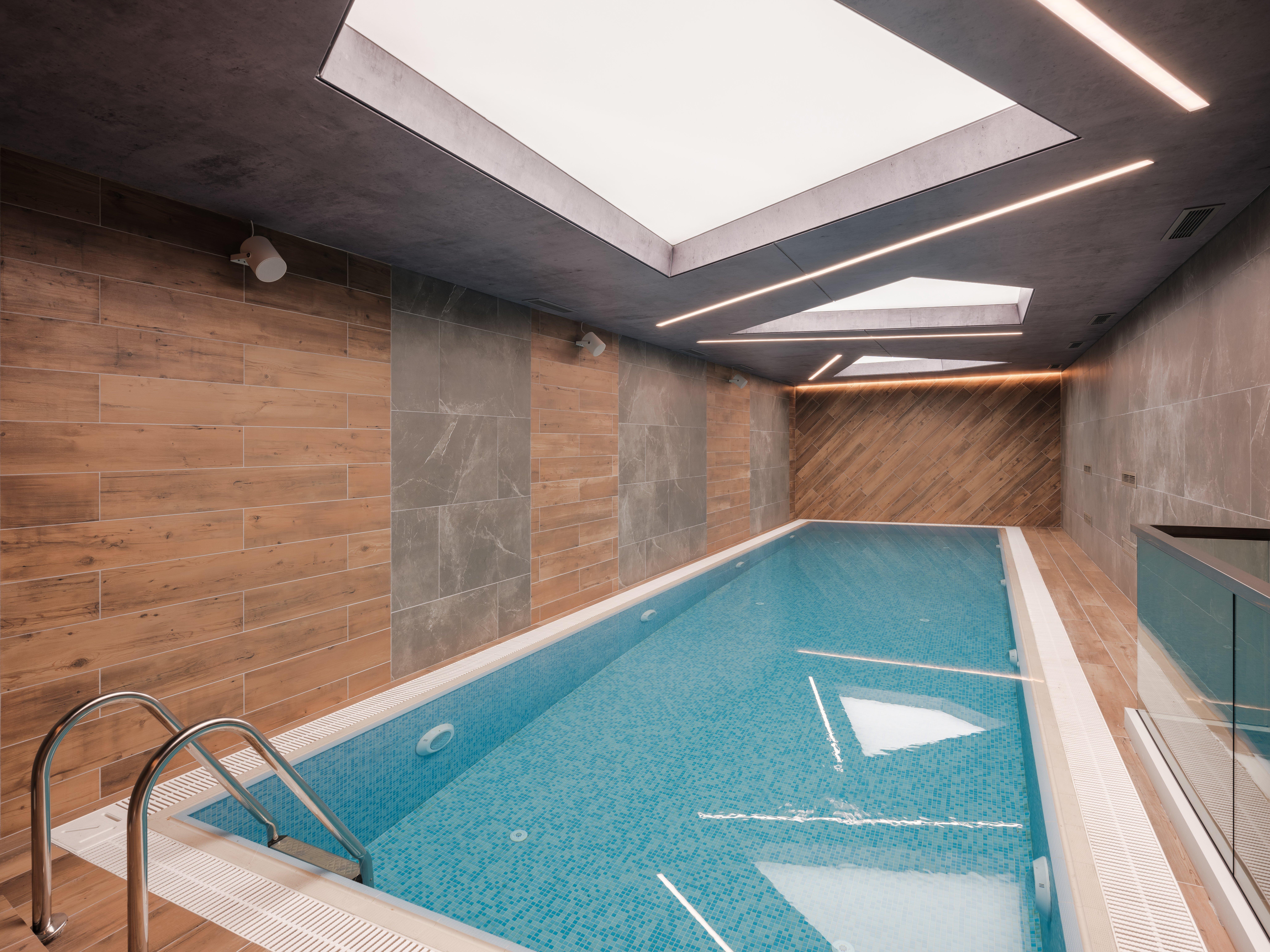 Intercontinental Baku By Ihg Hotel Exterior photo Swimming pool